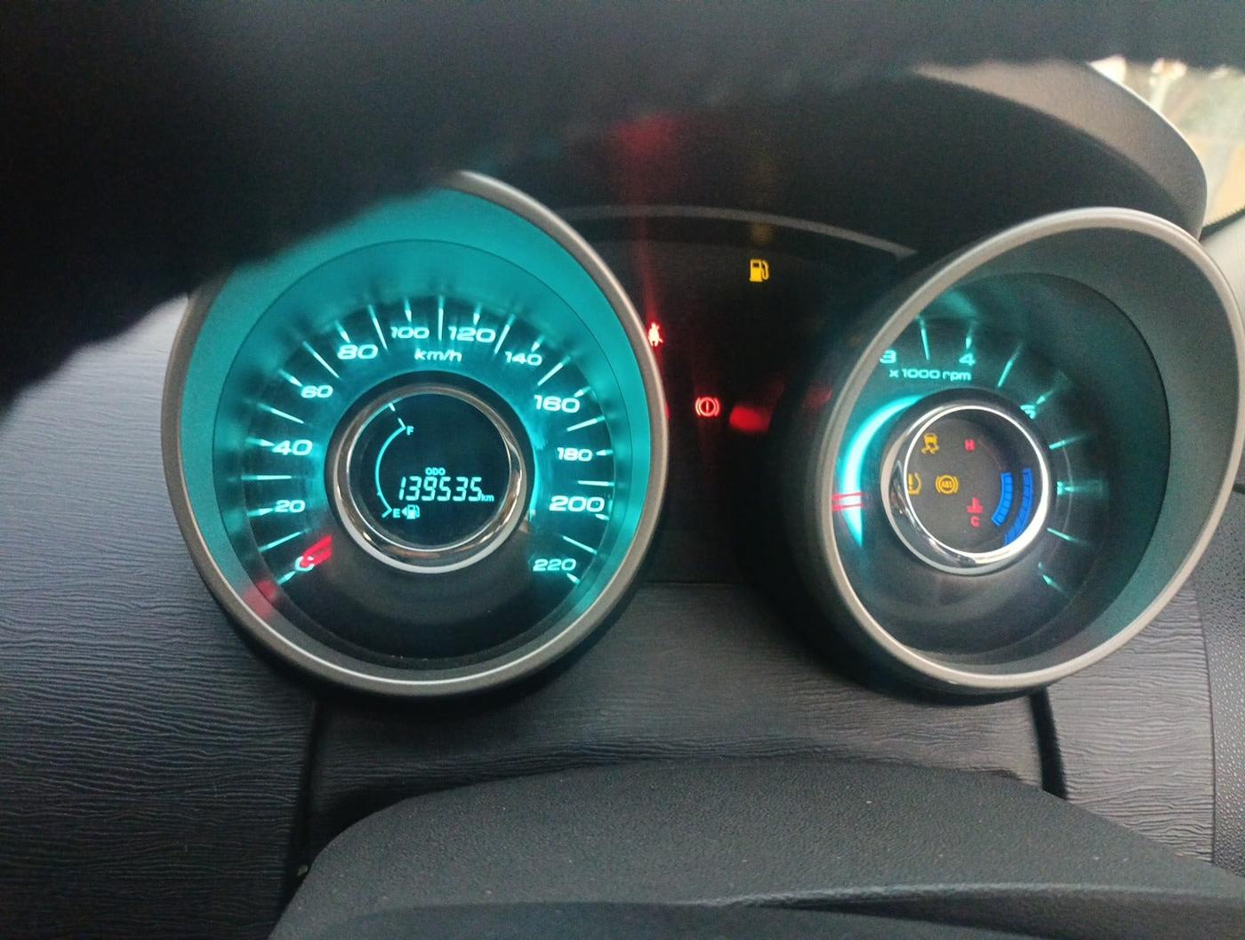 2018 Mahindra XUV500 W10, Diesel, Manual, 1,40,000 km, interior
