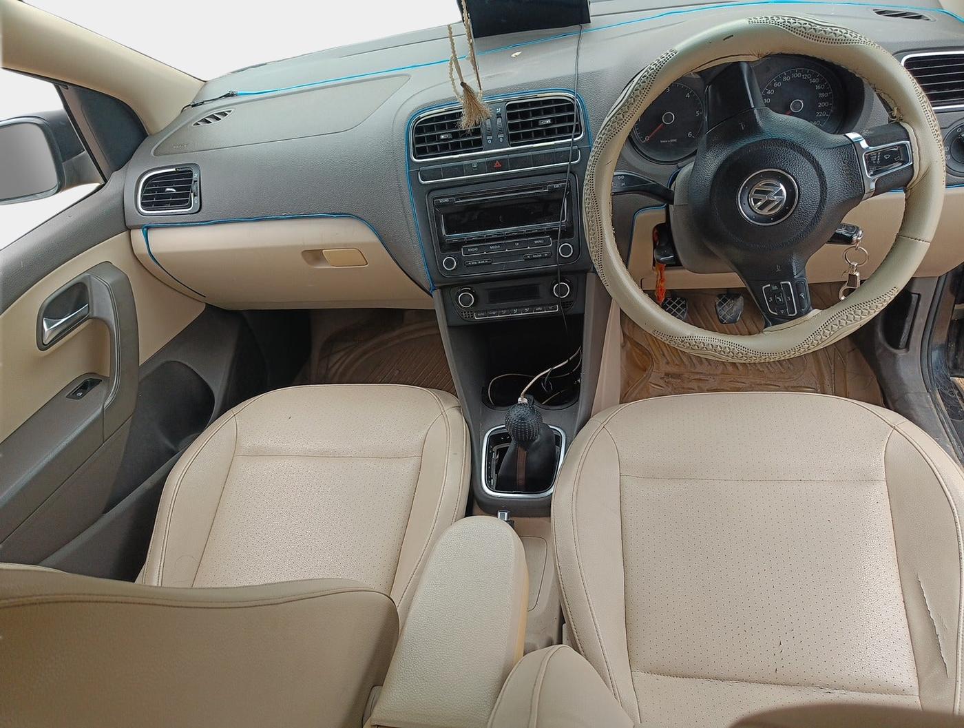 2012 Volkswagen Vento HIGHLINE DIESEL 1.6, Diesel, Manual, 1,60,815 km, interior