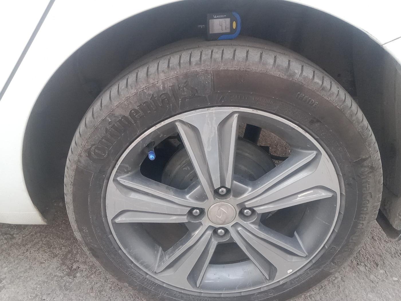 2017 Hyundai Verna 1.6 SX (O) CRDI MT, Diesel, Manual, 2,40,449 km, tyre