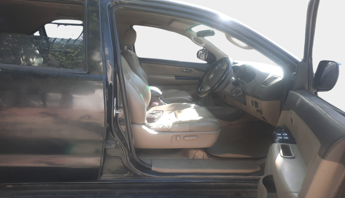 2013 Toyota Fortuner 3.0 4X4 MT, Diesel, Manual, 3,23,553 km, interior