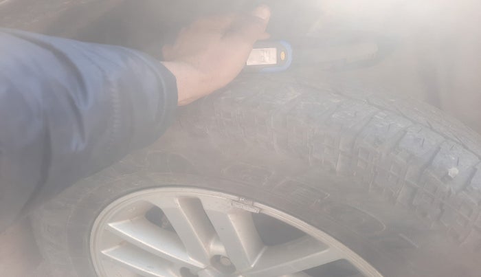 2013 Toyota Fortuner 3.0 4X4 MT, Diesel, Manual, 3,23,553 km, tyre