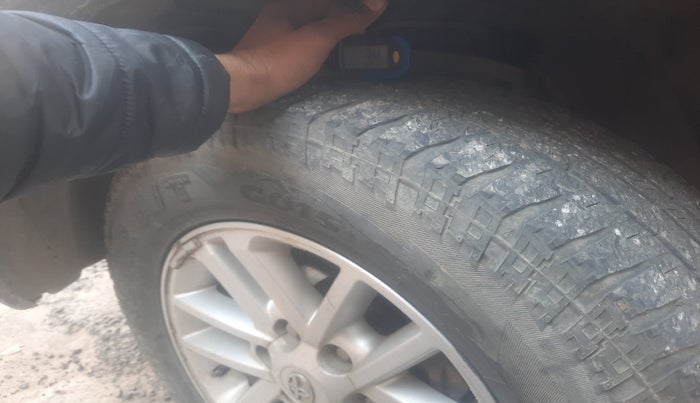 2013 Toyota Fortuner 3.0 4X4 MT, Diesel, Manual, 3,23,553 km, tyre