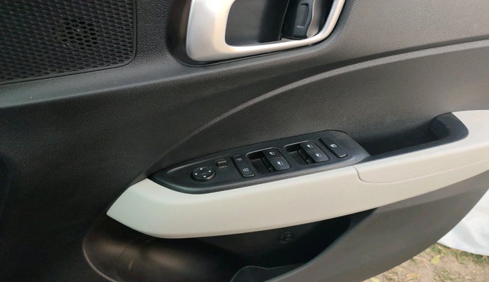 2025 Hyundai VENUE S (O) Plus 1.2 Petrol , Petrol, Manual, 4,561 km, interior