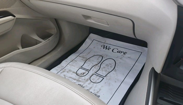 2021 Mahindra XUV300 W8 (O) 1.5 DIESEL, Diesel, Manual, 67,653 km, interior