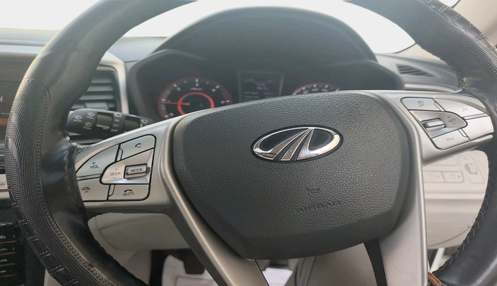 2021 Mahindra XUV300 W8 (O) 1.5 DIESEL, Diesel, Manual, 67,653 km, interior