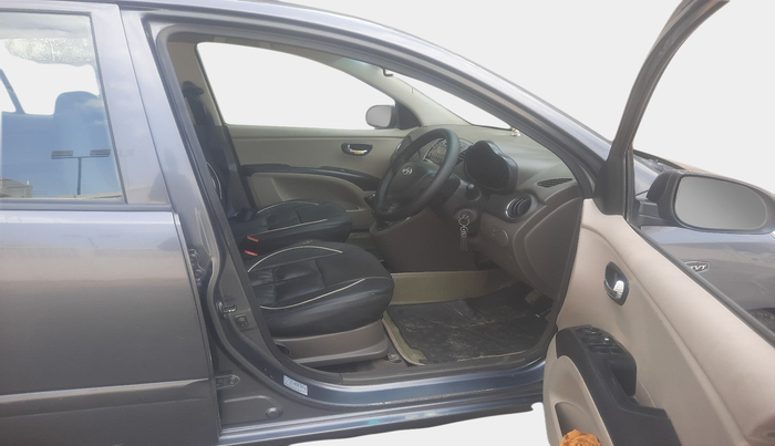 2013 Hyundai i10 SPORTZ 1.2, Petrol, Manual, 75,699 km, interior