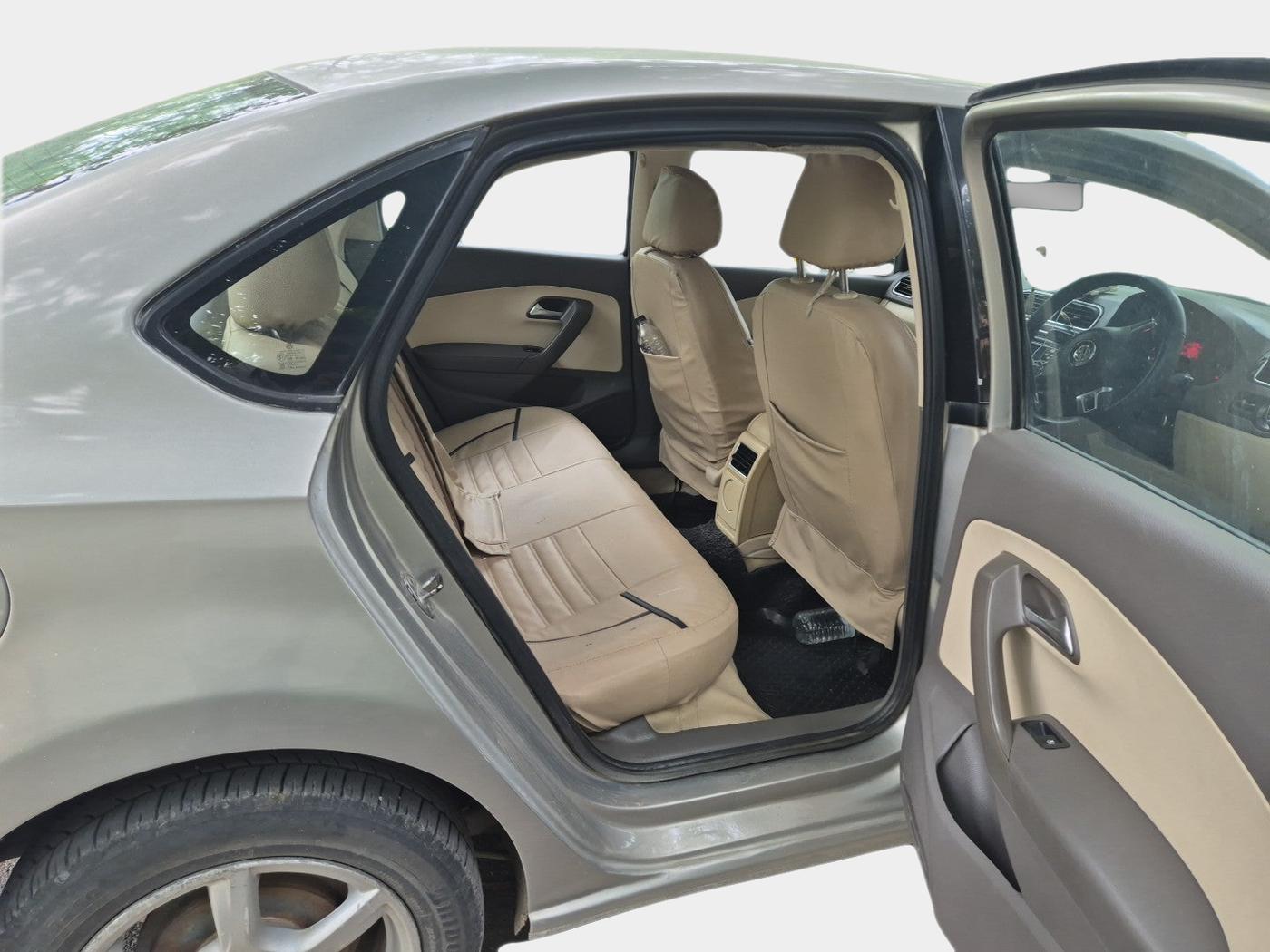 2013 Volkswagen Vento HIGHLINE DIESEL 1.6, Diesel, Manual, 87,470 km, interior