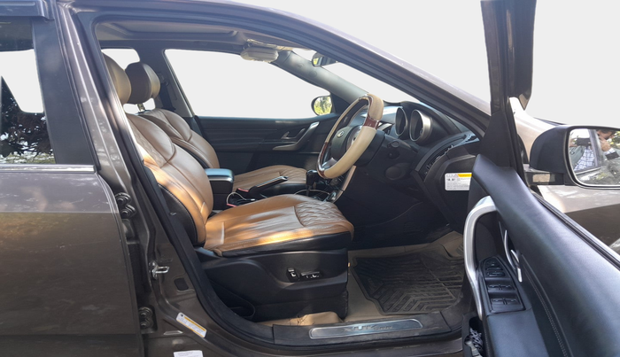 2019 Mahindra XUV500 W11 AT, Diesel, Automatic, 1,18,983 km, interior