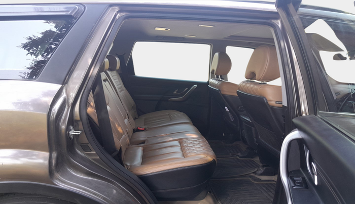 2019 Mahindra XUV500 W11 AT, Diesel, Automatic, 1,18,983 km, interior
