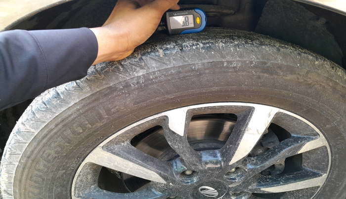 2019 Mahindra XUV500 W11 AT, Diesel, Automatic, 1,18,983 km, tyre