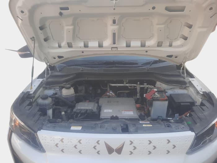 2023 Mahindra XUV400 EL 7.2 KW, Electric, Automatic, 30,071 km, exterior