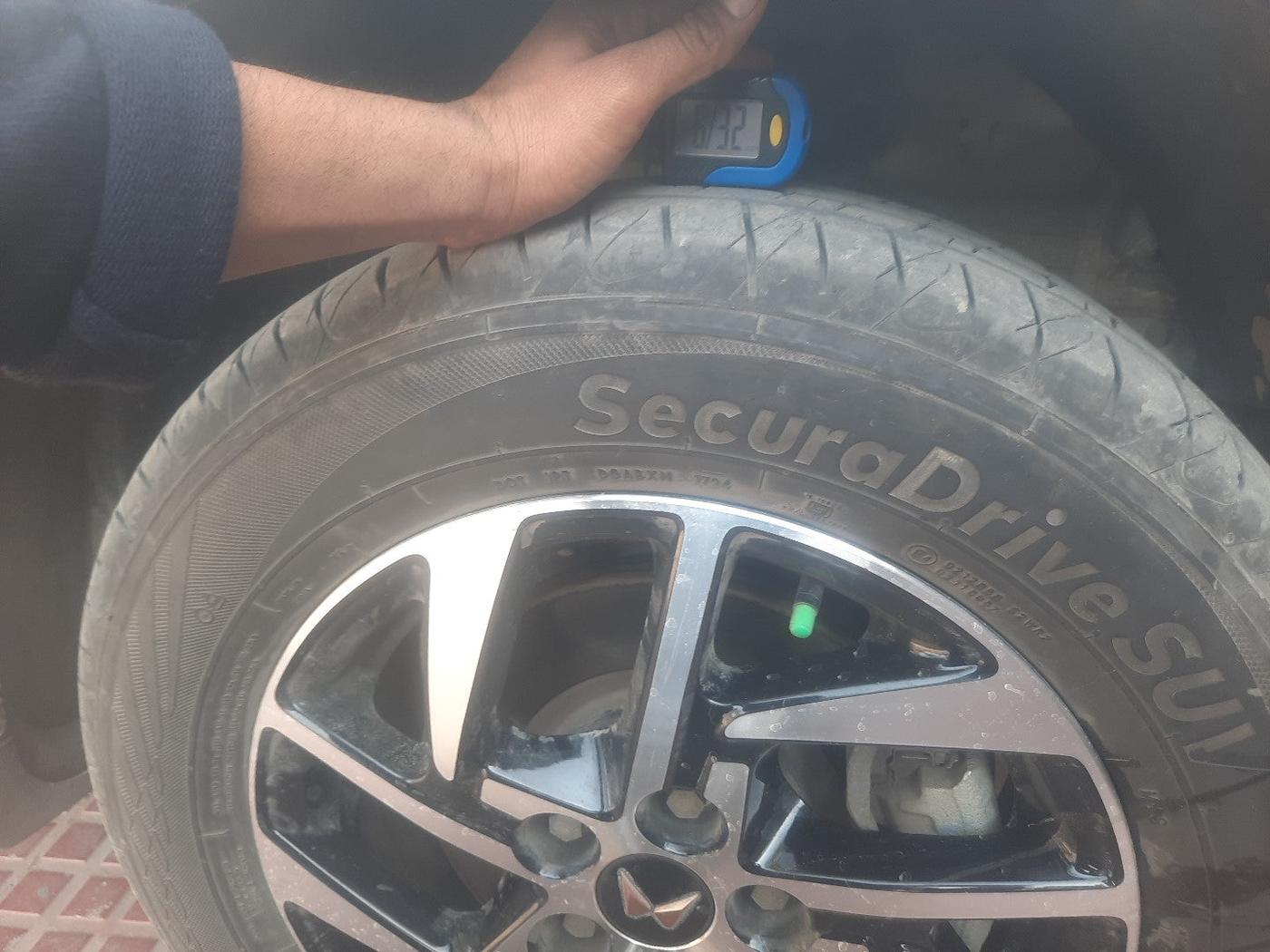 2023 Mahindra XUV400 EL 7.2 KW, Electric, Automatic, 30,071 km, tyre