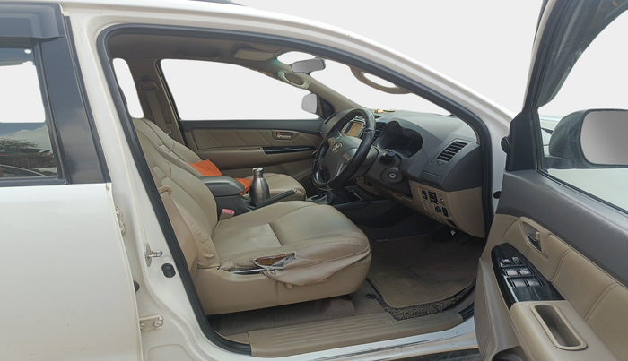 2013 Toyota Fortuner 3.0 4X4 MT, Diesel, Manual, 2,57,642 km, interior