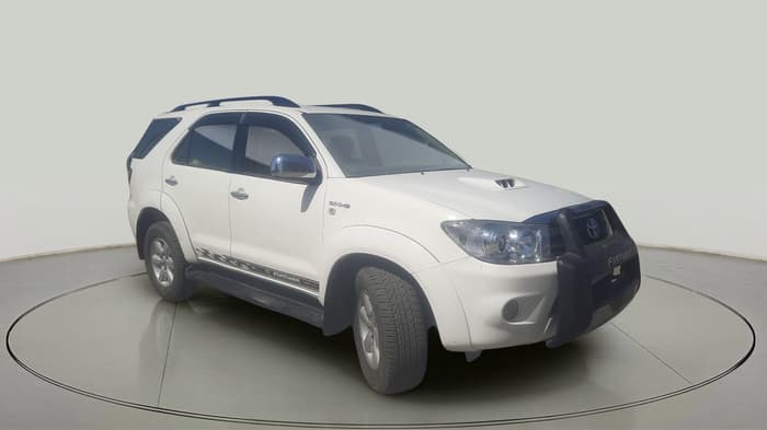 2010 Toyota Fortuner 3.0 4X4 MT, Diesel, Manual, 1,27,465 km, exterior