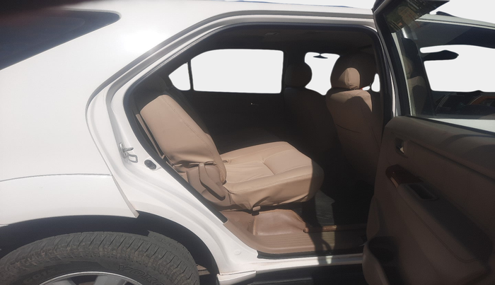 2010 Toyota Fortuner 3.0 4X4 MT, Diesel, Manual, 1,27,465 km, interior