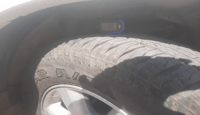 2010 Toyota Fortuner 3.0 4X4 MT, Diesel, Manual, 1,27,465 km, tyre