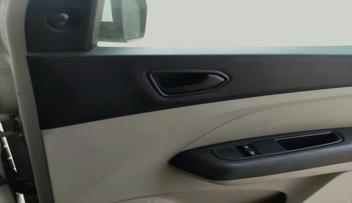 2019 Renault TRIBER RXL MT, Petrol, Manual, 25,199 km, interior