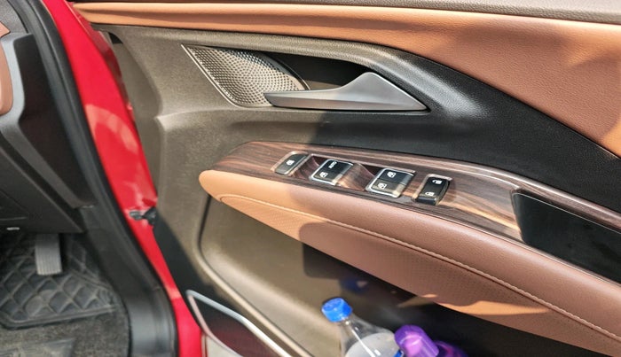 2025 MG HECTOR PLUS SHARP PRO 1.5 PETROL TURBO CVT 7 STR, Petrol, Automatic, 14,646 km, interior