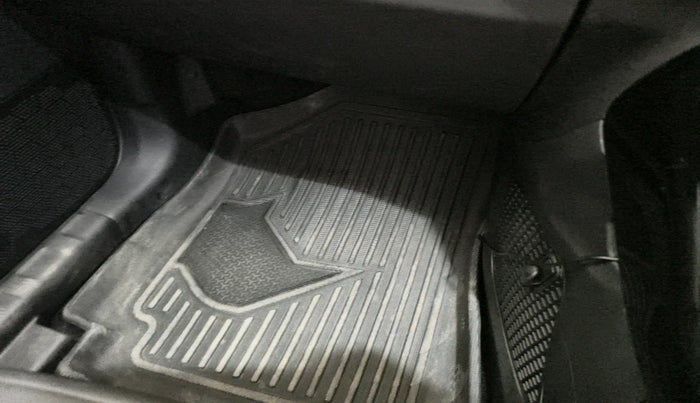 2022 Tata NEXON XZ PLUS (PREMIUM) KAZIRANGA PETROL, Petrol, Manual, 32,795 km, interior