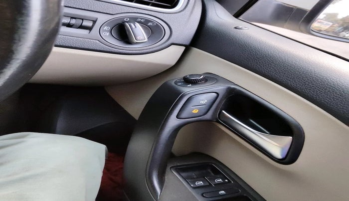 2013 Volkswagen Polo HIGHLINE1.2L, Petrol, Manual, 28,803 km, interior