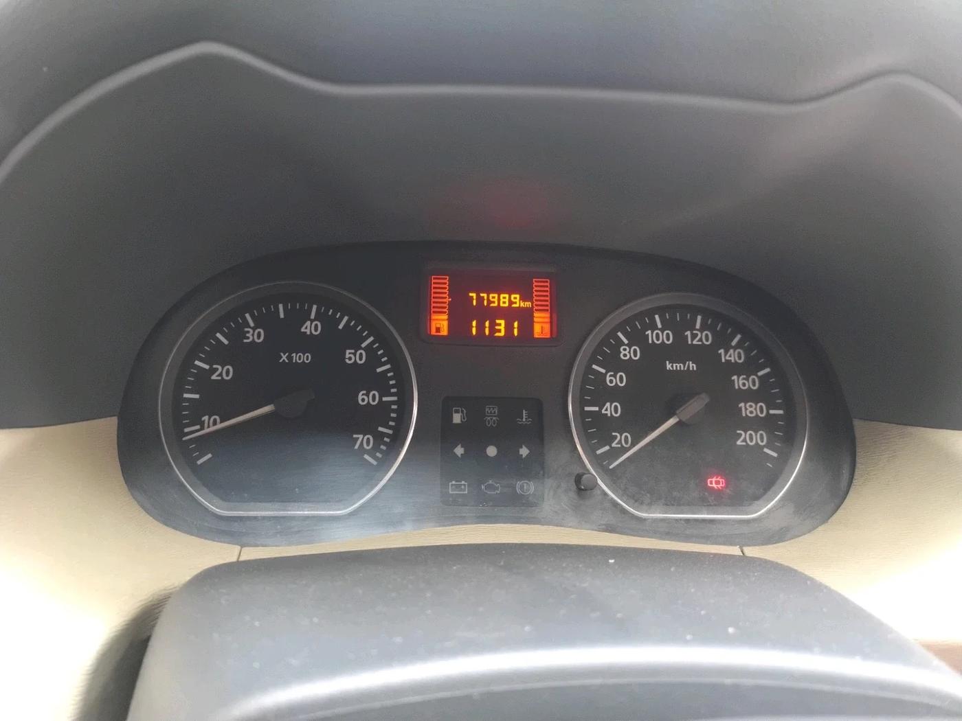 2014 Nissan Terrano XV D THP 110 PS, Diesel, Manual, 77,989 km, interior