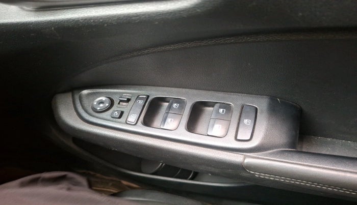 2019 Hyundai VENUE SX 1.0 (O) TURBO, Petrol, Manual, 40,507 km, interior