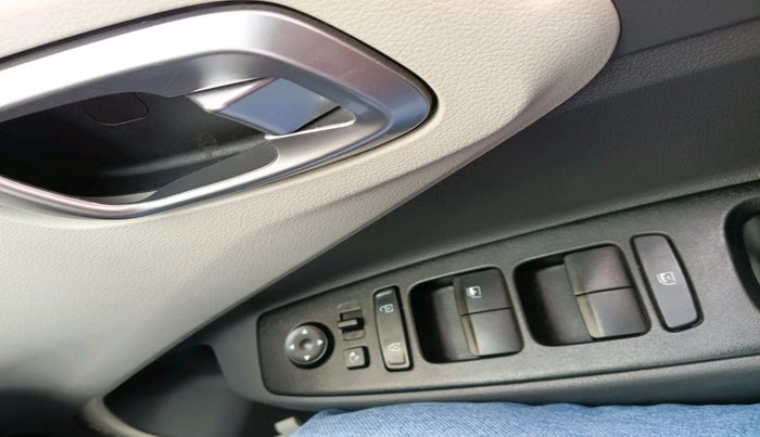 2021 Hyundai AURA SX 1.2, Petrol, Manual, 27,151 km, interior