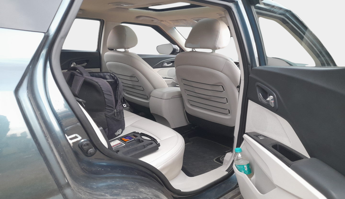 2021 Mahindra XUV300 W8 (O) 1.5 DIESEL, Diesel, Manual, 67,063 km, interior