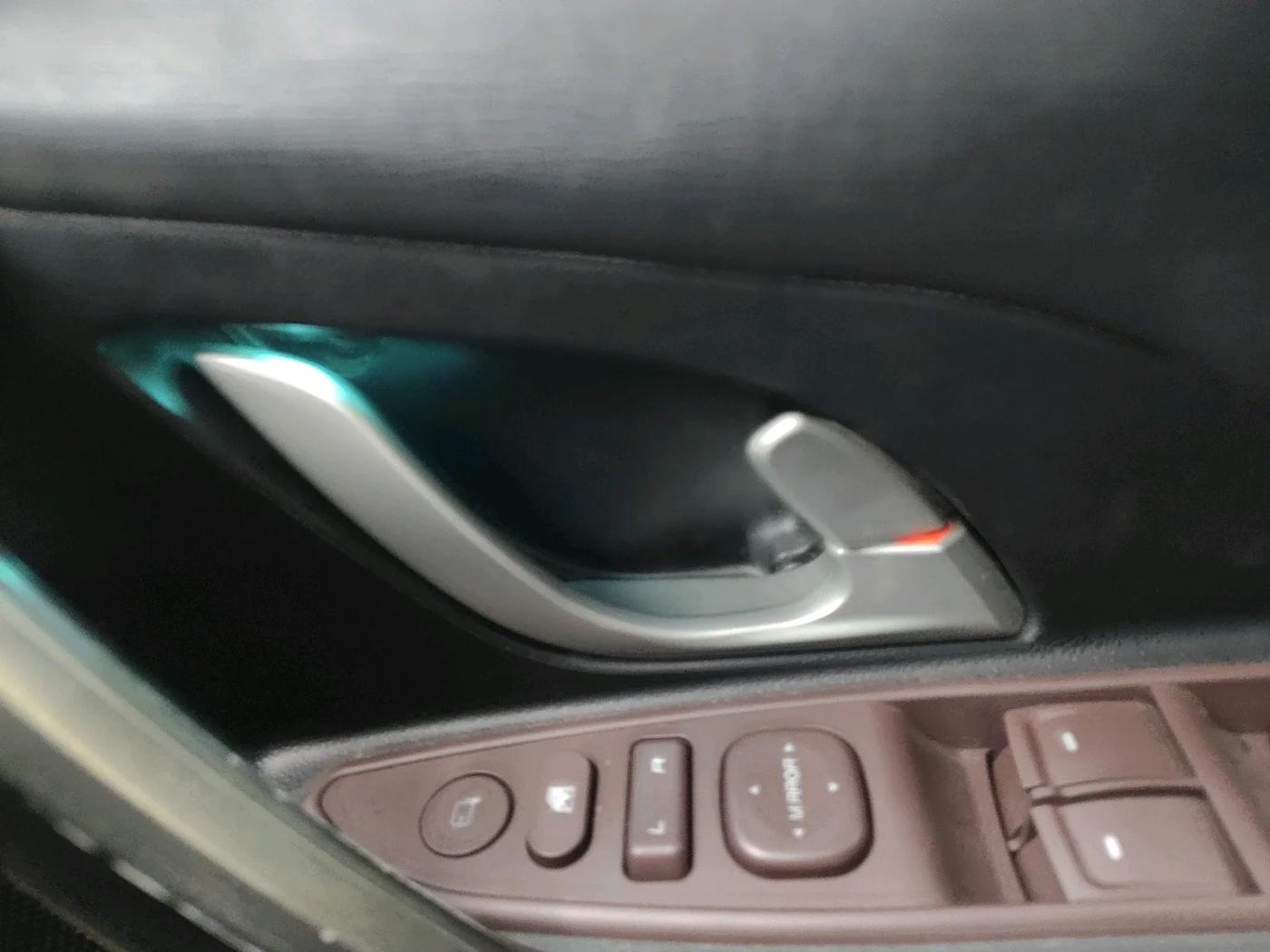 2015 Mahindra XUV500 W6, Diesel, Manual, 1,68,873 km, interior