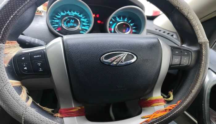 2015 Mahindra XUV500 W6, Diesel, Manual, 1,68,873 km, interior