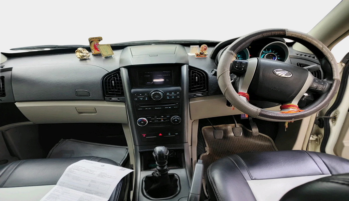 2015 Mahindra XUV500 W6, Diesel, Manual, 1,68,873 km, interior