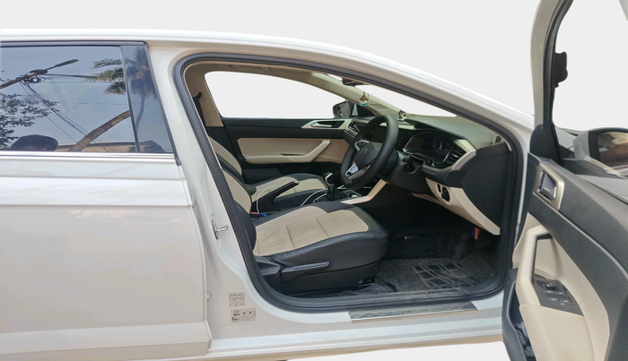 2022 Volkswagen VIRTUS TOPLINE TSI 1.0 MT, Petrol, Manual, 14,257 km, interior