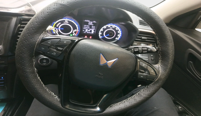 2024 Mahindra XUV400 EL 7.2 KW, Electric, Automatic, 30,038 km, interior