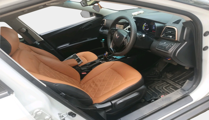 2024 Mahindra XUV400 EL 7.2 KW, Electric, Automatic, 30,038 km, interior