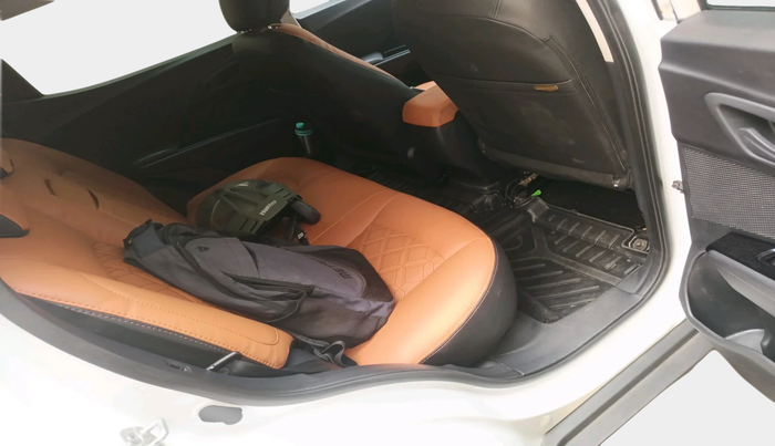 2024 Mahindra XUV400 EL 7.2 KW, Electric, Automatic, 30,038 km, interior