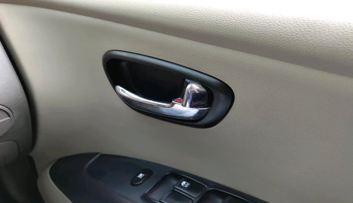 2015 Hyundai i10 SPORTZ 1.1, Petrol, Manual, 7,997 km, interior