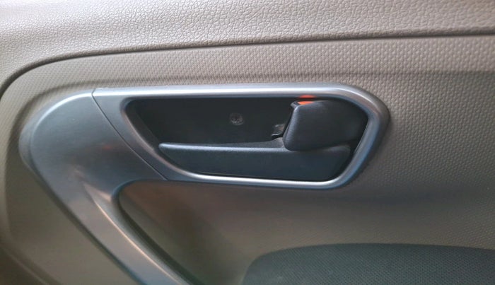 2019 Mahindra TUV300 T10 DUAL TONE, Diesel, Manual, 63,966 km, interior