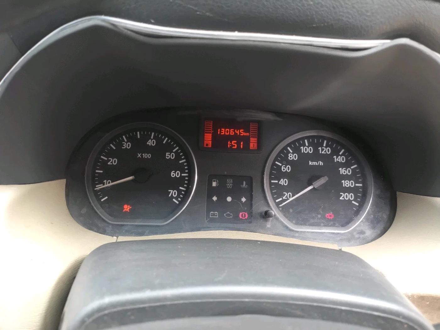 2014 Nissan Terrano XL (D), Diesel, Manual, 1,30,800 km, interior
