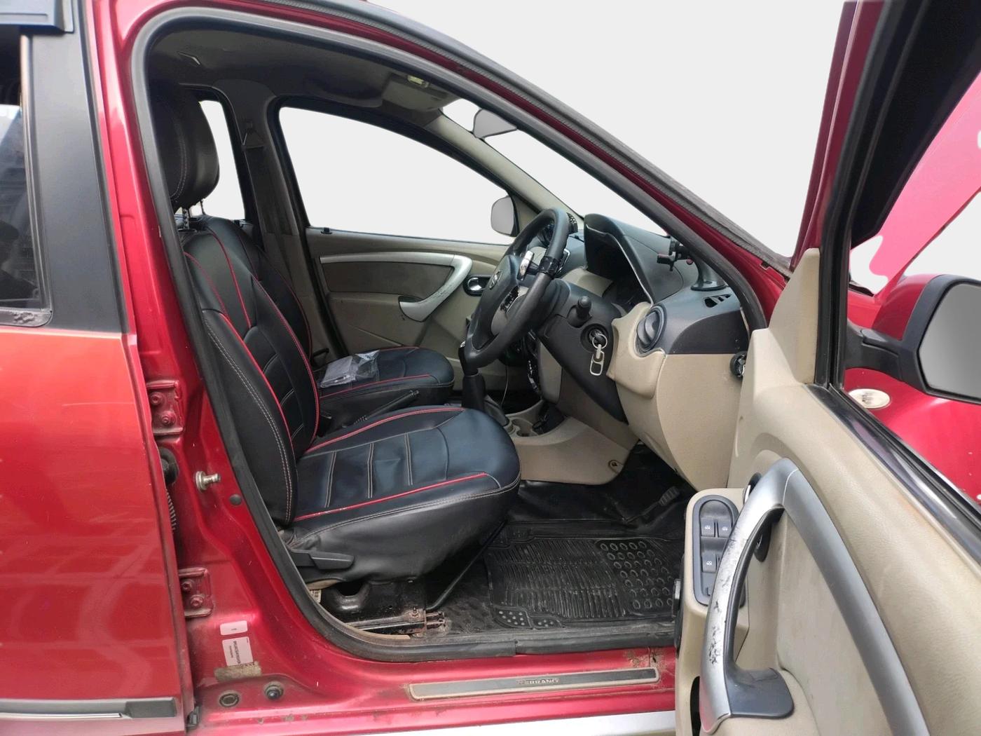 2014 Nissan Terrano XL (D), Diesel, Manual, 1,30,800 km, interior