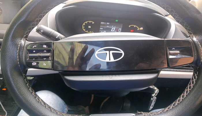 2023 Tata NEXON PURE SUNROOF 1.2 PETROL, Petrol, Manual, 25,460 km, interior