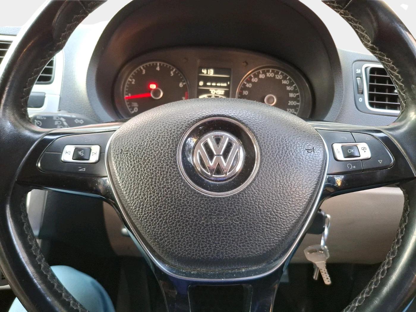 2016 Volkswagen Polo HIGHLINE1.2L, Petrol, Manual, 39,547 km, interior