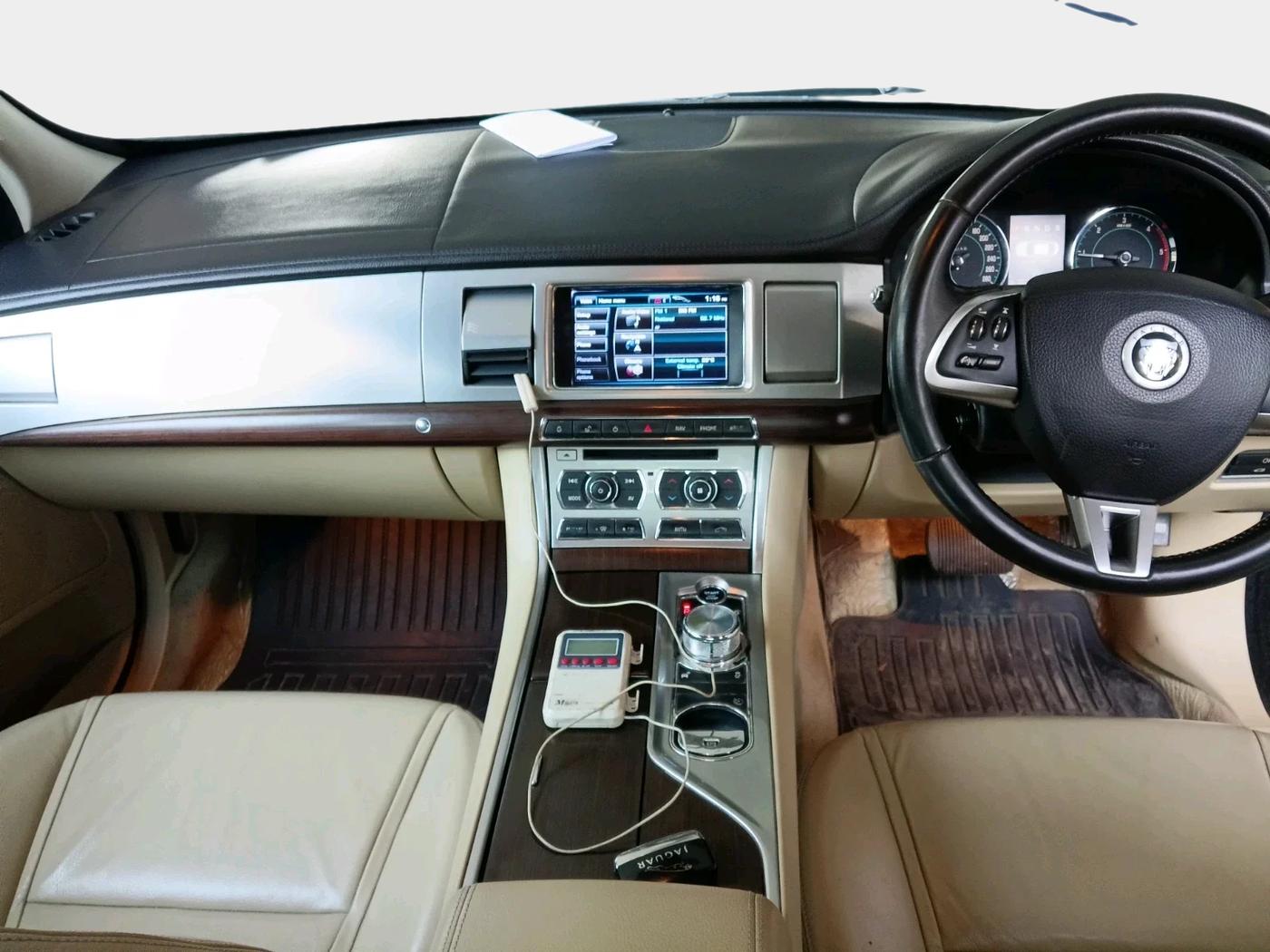 2013 Jaguar XF 2.2 DIESEL LUXURY, Diesel, Automatic, 37,617 km, interior