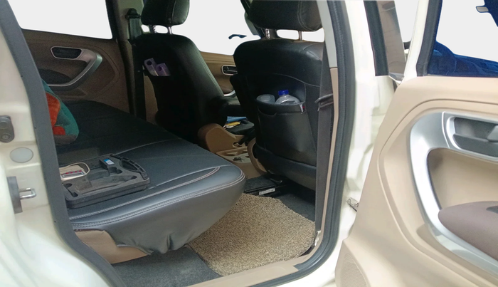 2017 Mahindra TUV300 T8, Diesel, Manual, 1,75,008 km, interior