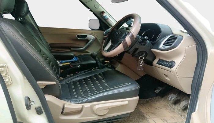 2017 Mahindra TUV300 T8, Diesel, Manual, 1,75,008 km, interior