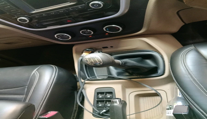 2017 Mahindra TUV300 T8, Diesel, Manual, 1,75,008 km, interior