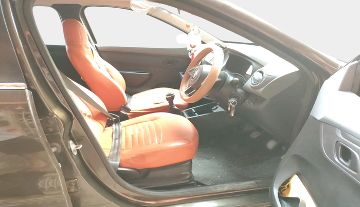 2022 Renault Kwid RXT 1.0 (O), Petrol, Manual, 6,812 km, interior