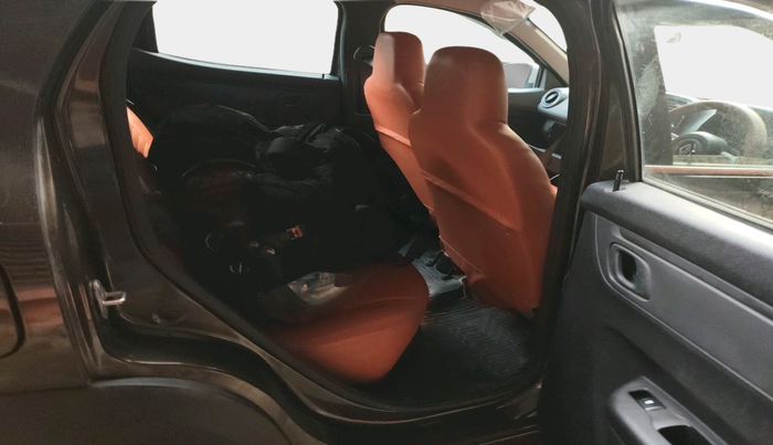 2022 Renault Kwid RXT 1.0 (O), Petrol, Manual, 6,812 km, interior