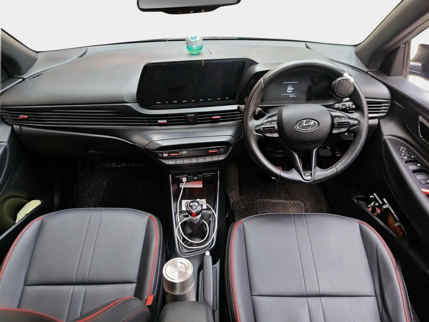 2022 Hyundai NEW I20 N LINE N8 1.0 TURBO GDI IMT DUAL TONE, Petrol, Manual, 28,314 km, interior