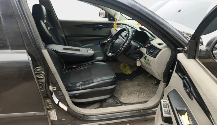 2016 Mahindra Kuv100 K2 D 6 STR, Diesel, Manual, 65,477 km, interior