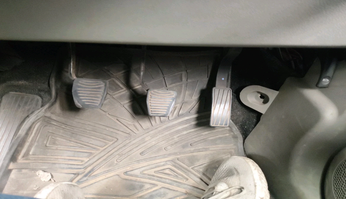 2016 Mahindra Kuv100 K2 D 6 STR, Diesel, Manual, 65,477 km, interior